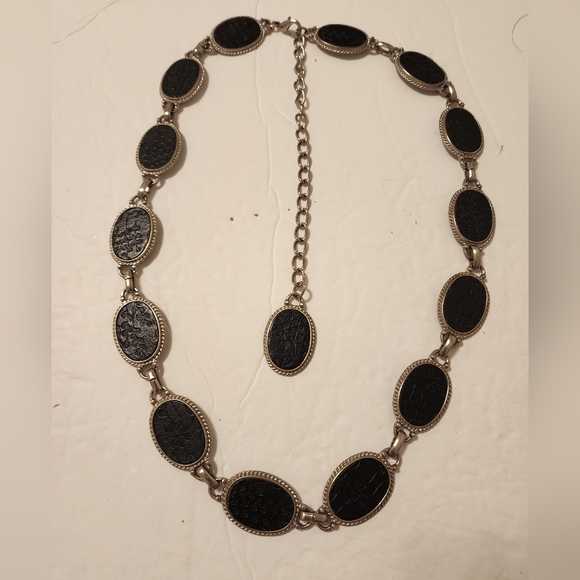 Treska Round Statement Bib Necklace - Picture 3 of 3